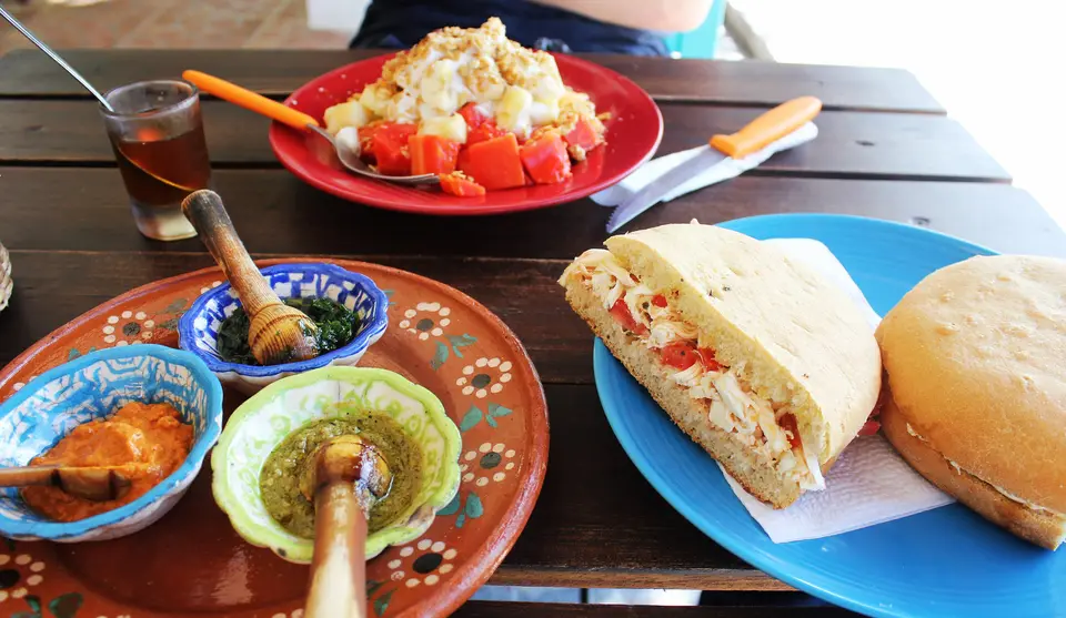 Desayuno en un café local de Holbox
